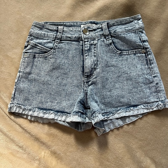 Celebrity Pink Jean shorts - Picture 1 of 5